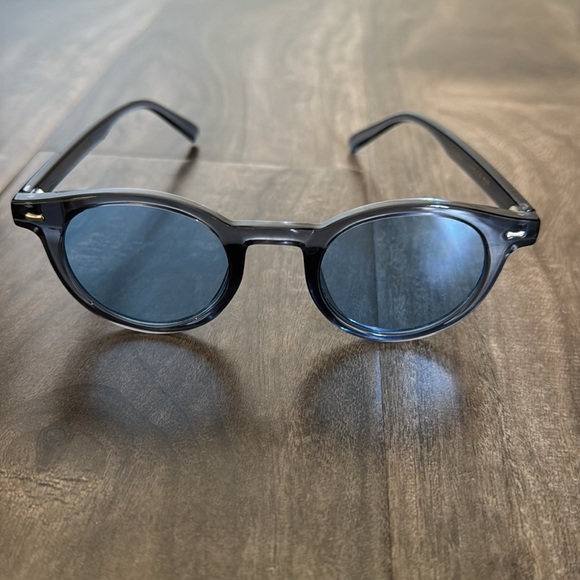 Sunglasses Bundle 🕶️ - Picture 3 of 7